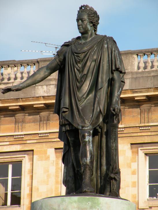  gros plan sur la statue de la place royale